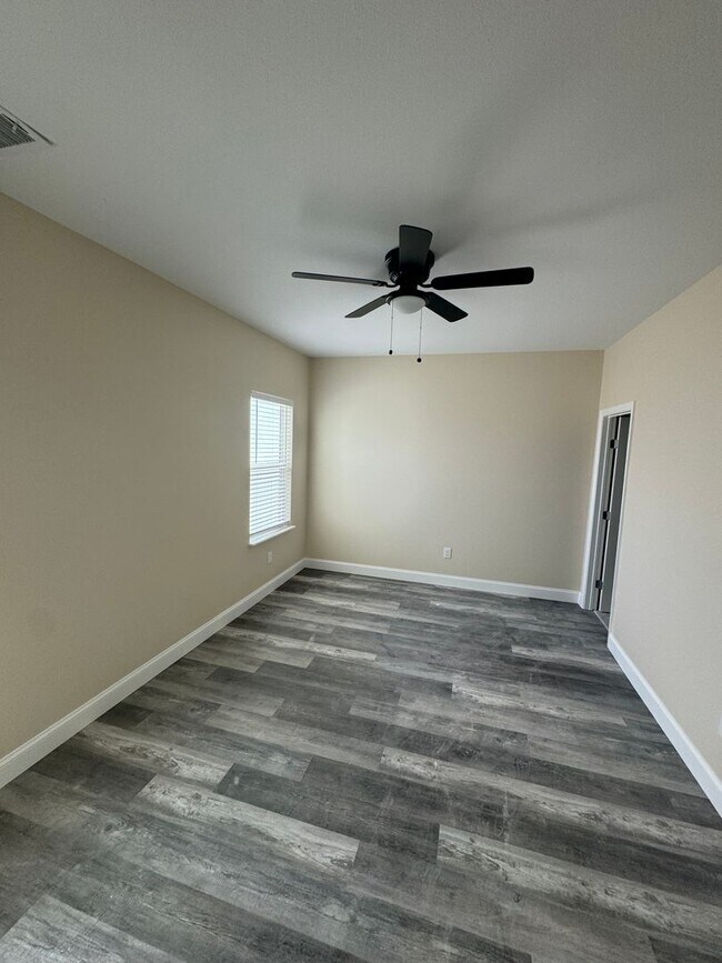 Building Photo - 3/2/2 NO Water Bill -  Fenced Yard - GATED...