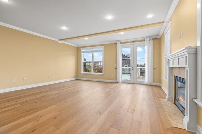 Building Photo - Quintessential West Seattle Townhome with Air Conditioning