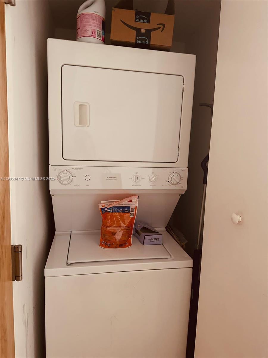 Building Photo - 350 S Miami Ave