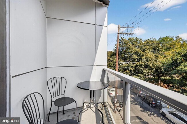Building Photo - 2050 Frankford Ave