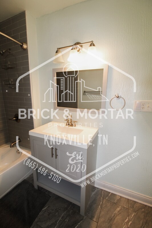 Building Photo - 427 E Caldwell Ave