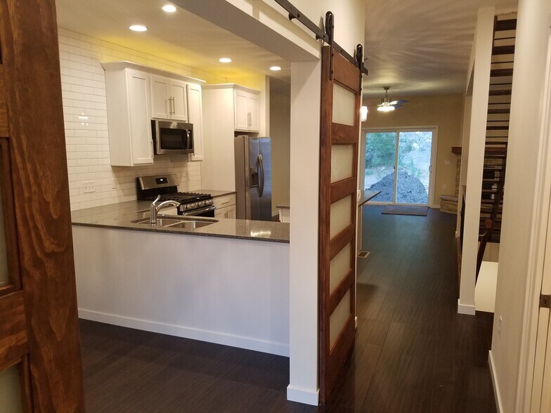 Building Photo - 1408 Sunset Ct