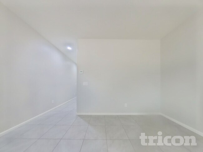 Building Photo - 8632 E Posada Ave