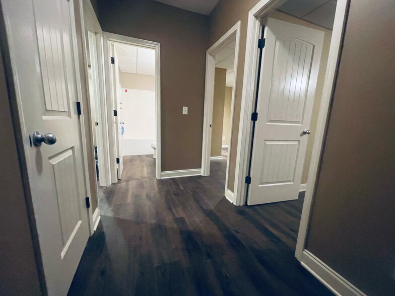 Building Photo - 770 Ridgefield Way