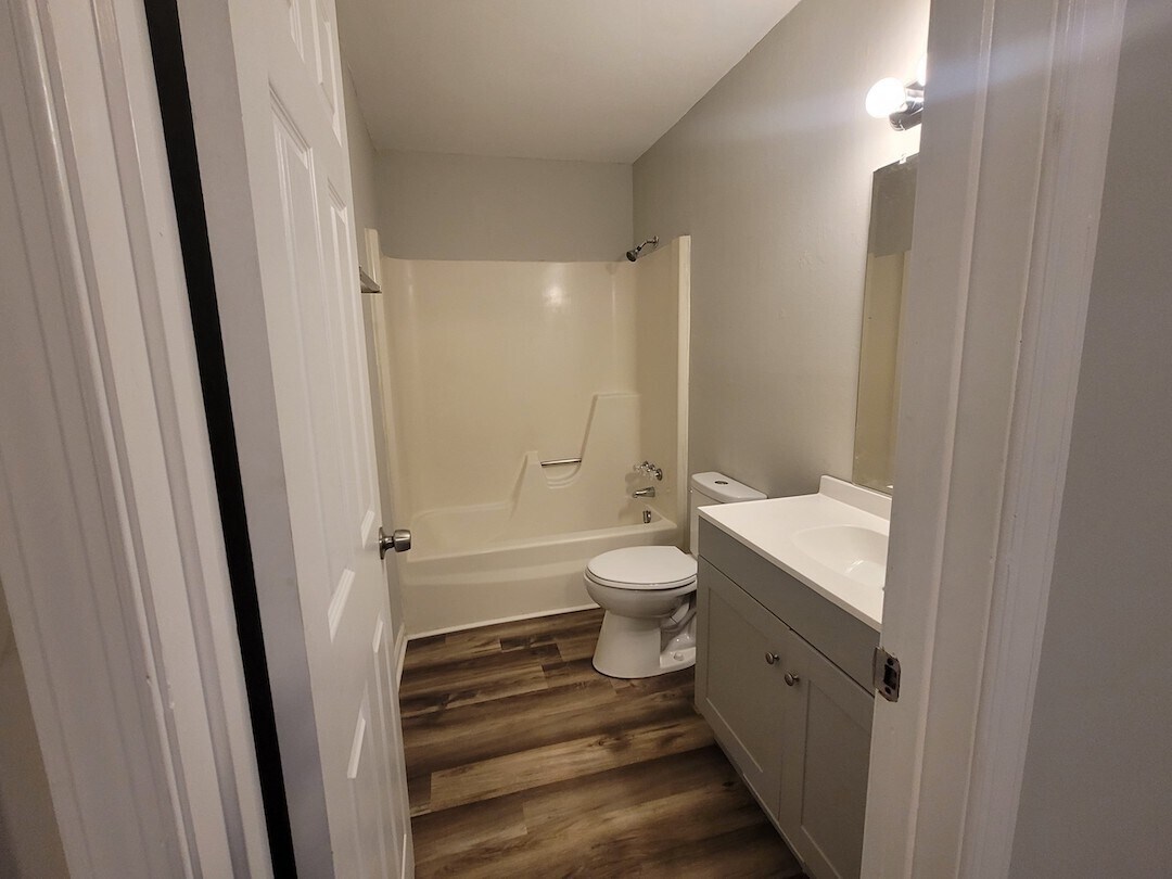 Building Photo - 105 Plaza Oaks Rd