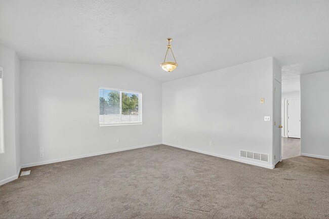 Building Photo - Impressive 5 bed/3 bath twin home in Chubbuck with just under 3000 square feet.