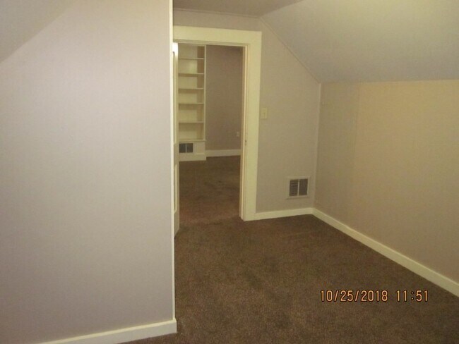 Building Photo - 828 Huestis Ave