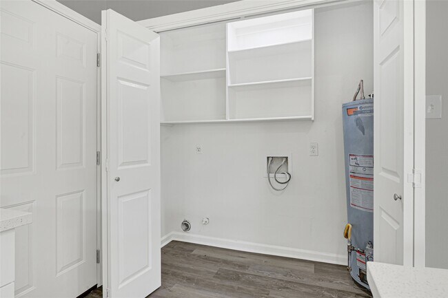 Building Photo - 7410 Woodoak Dr