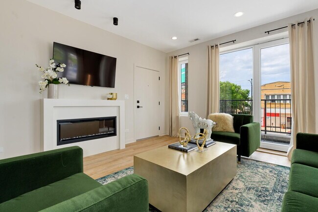 Building Photo - 6035 W North Ave