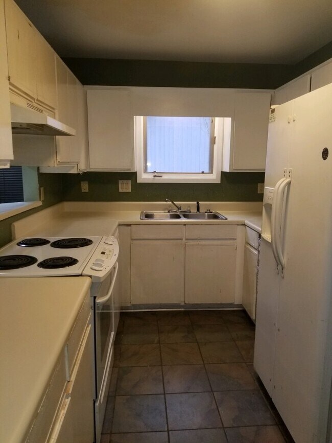 Kitchen with Electric Range and Refrigerator - 3216 Summerchase Cir