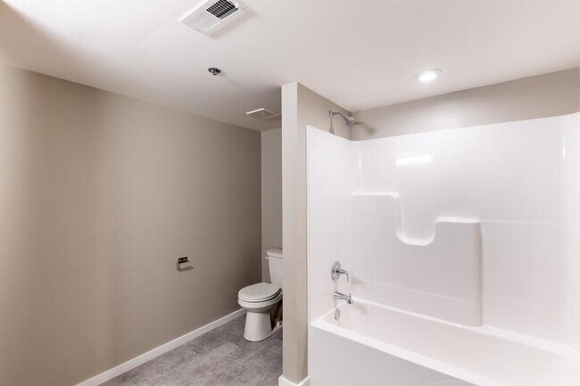 Building Photo - 116 N 4th St