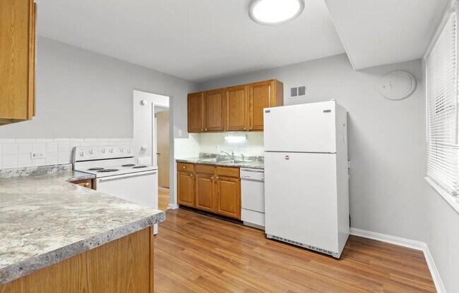 Building Photo - 713 Huntwood Ln