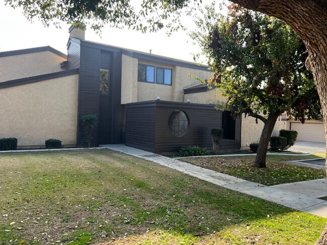 Building Photo - Condo