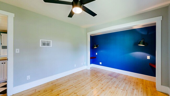 Building Photo - Country Charm Meets Vineyard Views! Two Bedroom Two bath with room to relax!