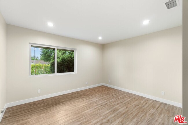 Building Photo - 17633 Nordhoff St