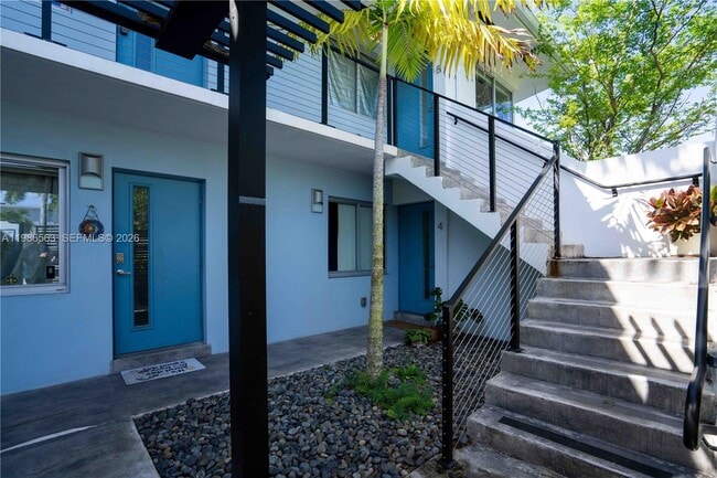 Building Photo - 2400 NE 26th St