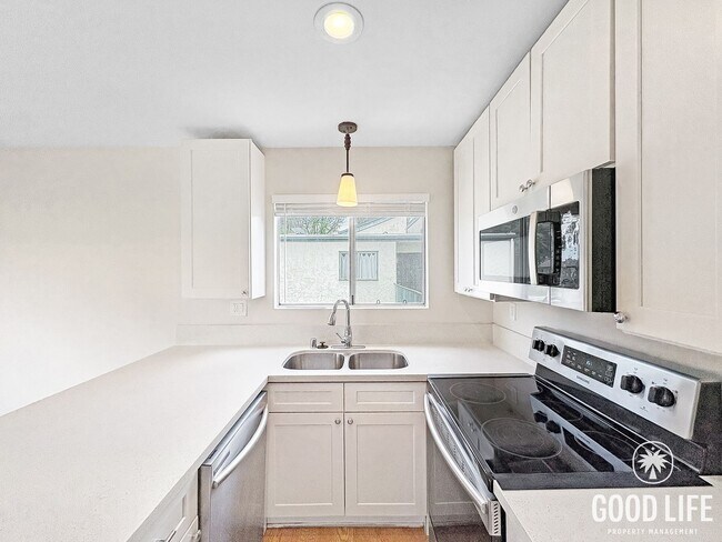 Building Photo - SD: Bright 2BD/2BA Corner Unit Condo in Escondido with Reserved Parking, Quartz Kitchen & Private...