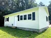 Building Photo - Cute Cottage Overlooking a Wooded Area