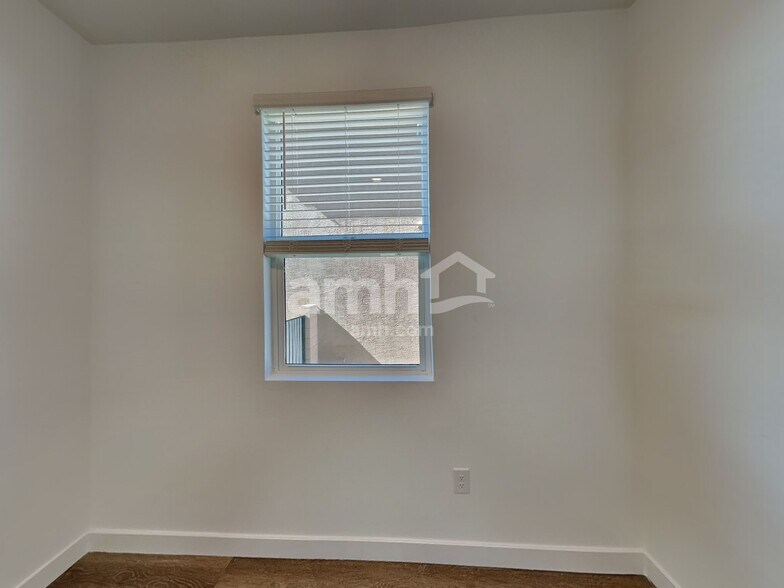 Building Photo - 6179 W Calle Lingo