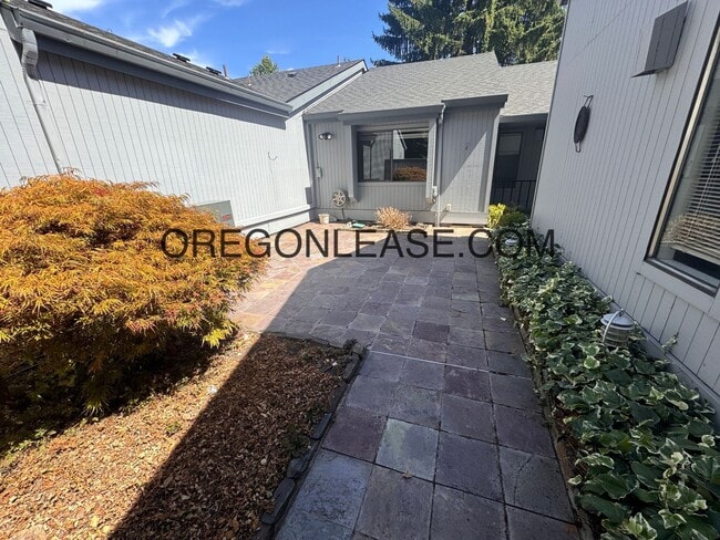 Building Photo - Spacious Home in Prime Ferry Street Bridge...
