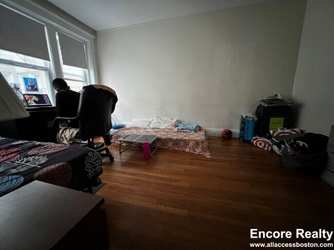 Building Photo - 1167 Boylston St