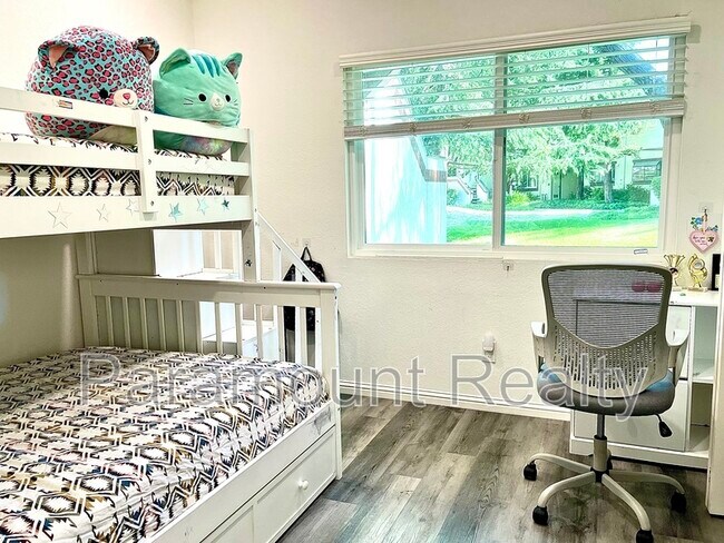 Building Photo - 1400 Bowe Ave