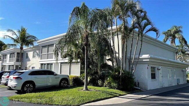 Building Photo - 6443 Bay Club Dr