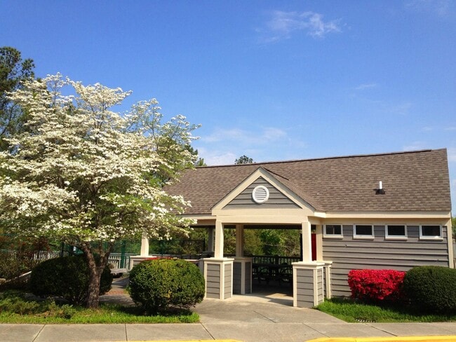 Building Photo - Available Now! Updated 2br 2ba Garden-Style Condo in Mill Creek! Walk to Campus