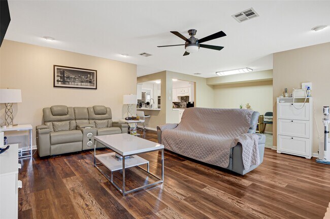 Building Photo - 14724 Perthshire Rd