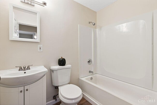 Building Photo - 1420 Broadview Ct