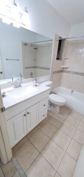 Building Photo - 1379 Summit Run Cir