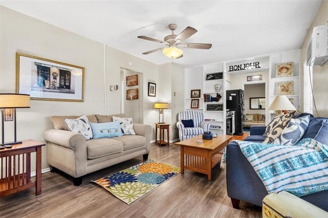 Building Photo - 504 Milwaukee Ave