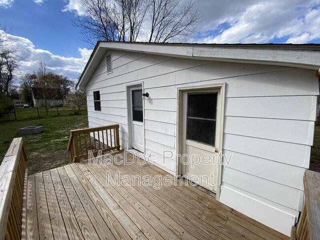 Building Photo - 6037 Rosedale Dr