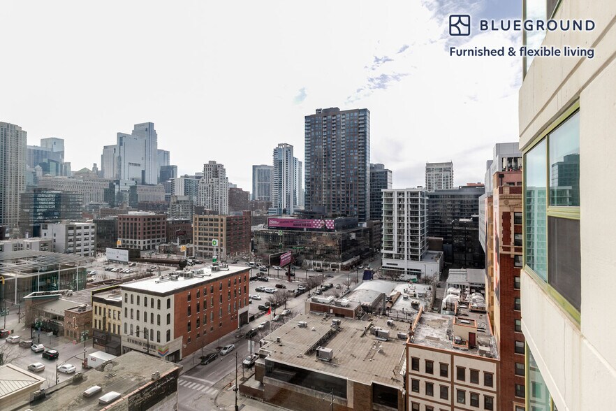 Building Photo - 77 W Huron St