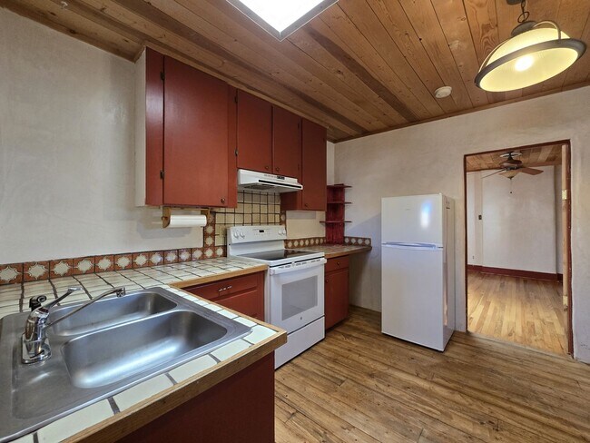 Building Photo - 631 Don Felix St