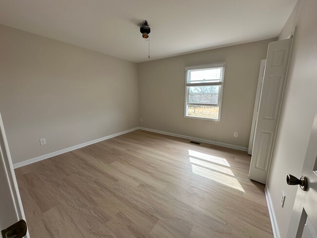 Building Photo - Peaceful Country Living