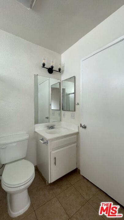 Building Photo - 4826 Rosewood Ave