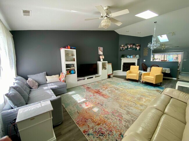 Building Photo - 5616 Jaskula Ln