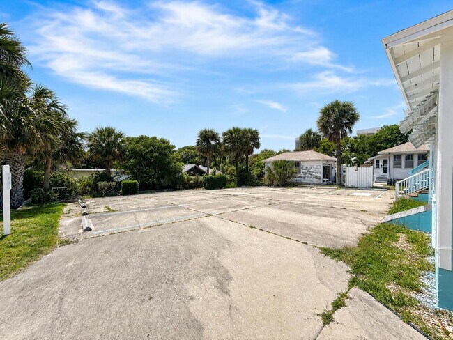 Building Photo - 2 bedroom, 1 bath in Daytona Beach