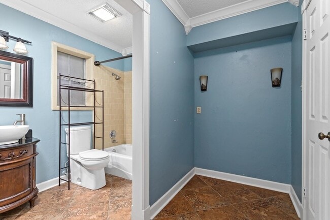 Building Photo - 660 Bancroft Dr