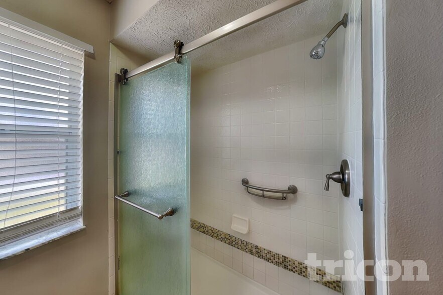 Building Photo - 7028 Covewood Dr