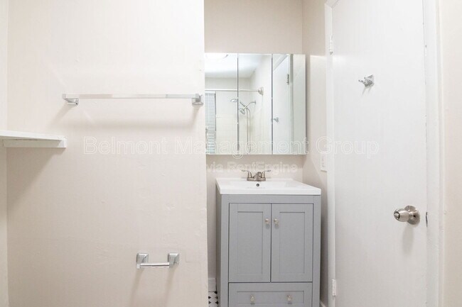 Building Photo - 611 S Park Ave