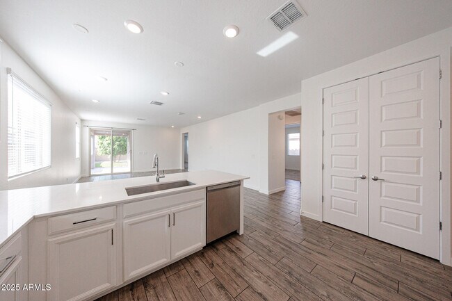 Building Photo - 16581 W Charlotte Dr