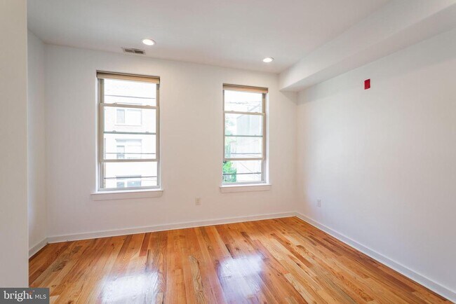 Building Photo - 1642 N Marshall St