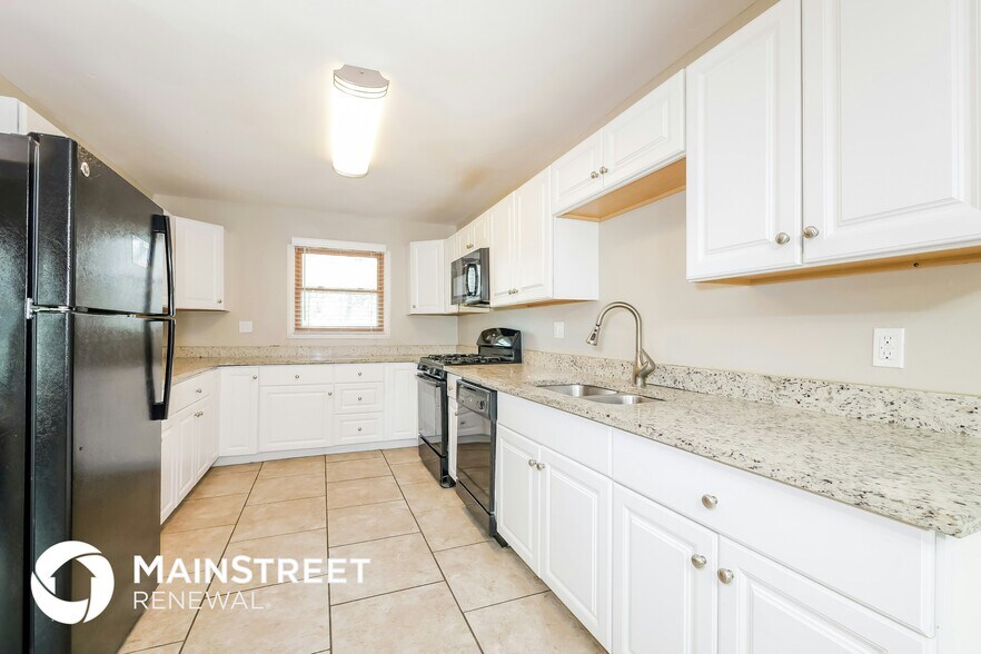 Building Photo - 4806 Vermont Ave