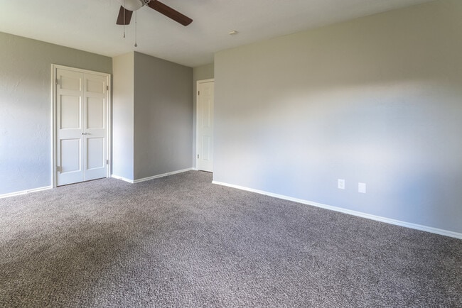 Building Photo - 904 Julies Trl