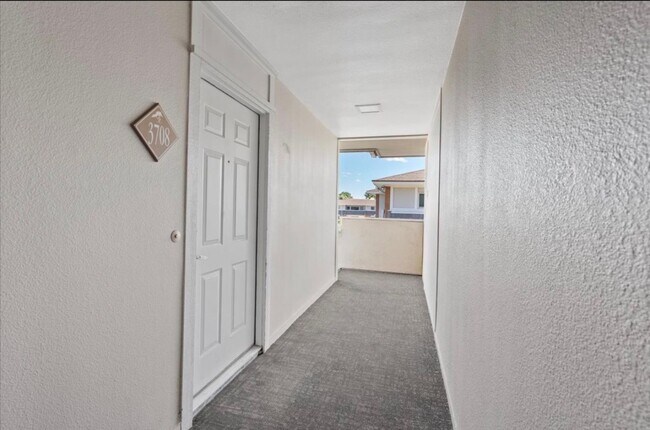 Building Photo - 669 Oakmont Ave