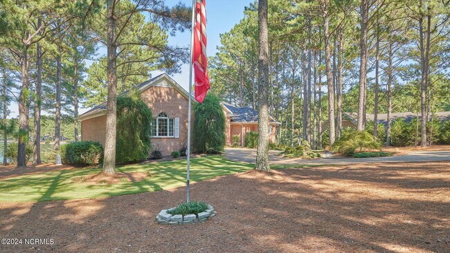 Building Photo - 11 Whisper Lake Dr