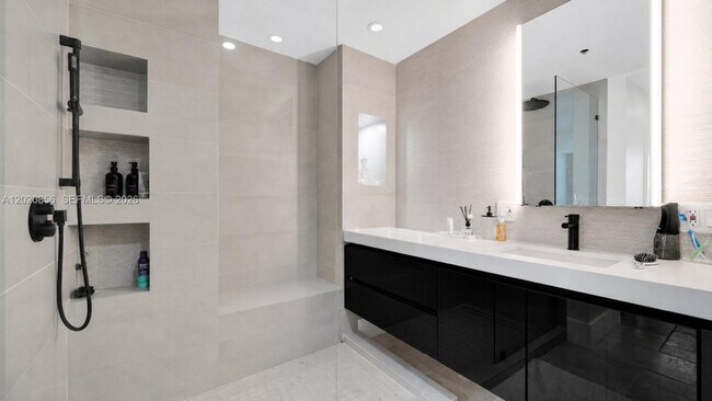 Building Photo - 6917 Collins Ave