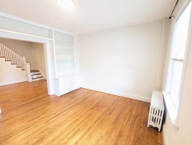 Building Photo - Charming Historic townhouse in downtown Frederick available mid June!
